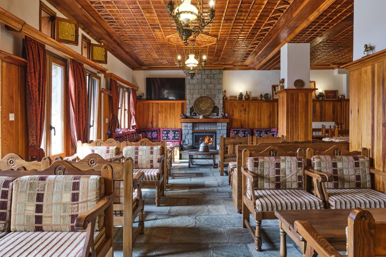 Hotel Victoria Мецовон Экстерьер фото