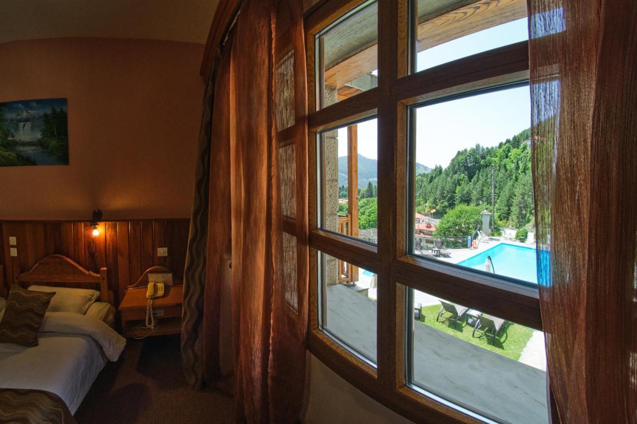Hotel Victoria Мецовон Экстерьер фото