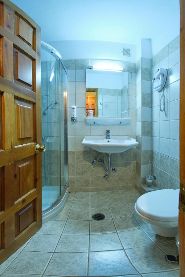 Hotel Victoria Мецовон Экстерьер фото