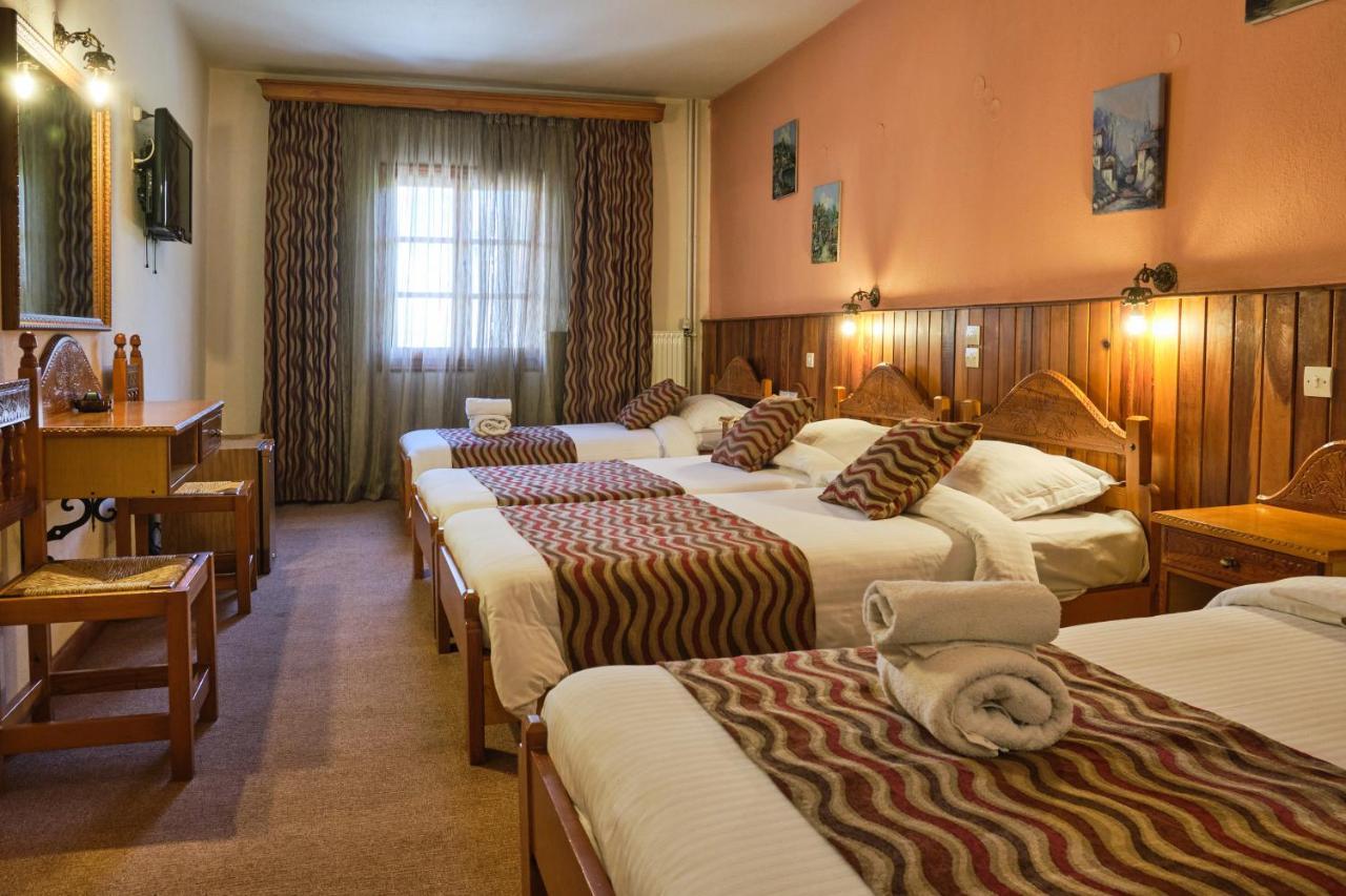 Hotel Victoria Мецовон Экстерьер фото