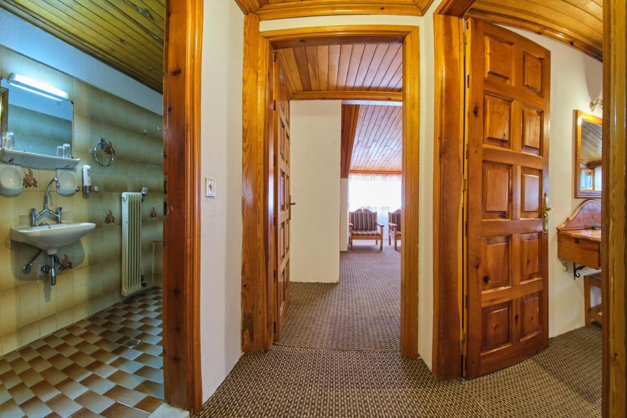 Hotel Victoria Мецовон Экстерьер фото