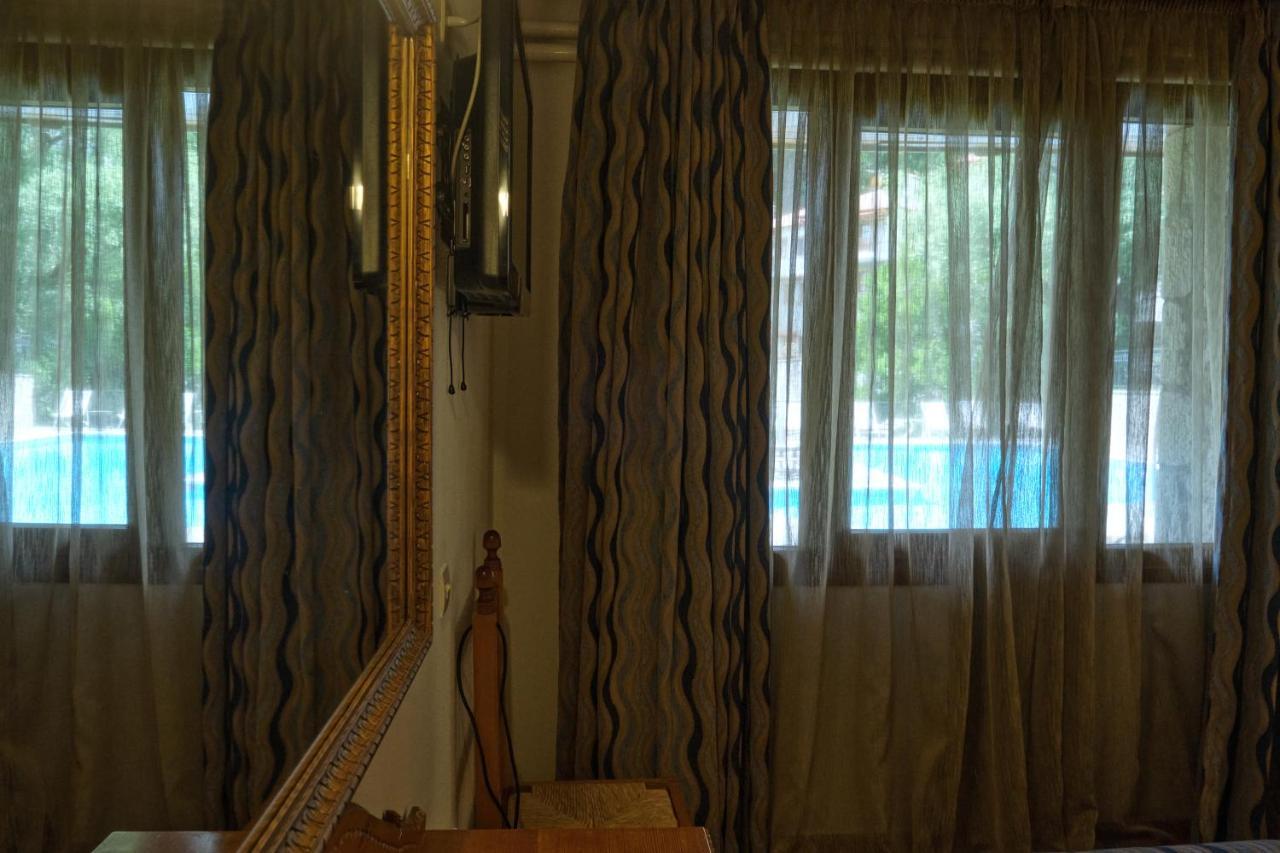 Hotel Victoria Мецовон Экстерьер фото